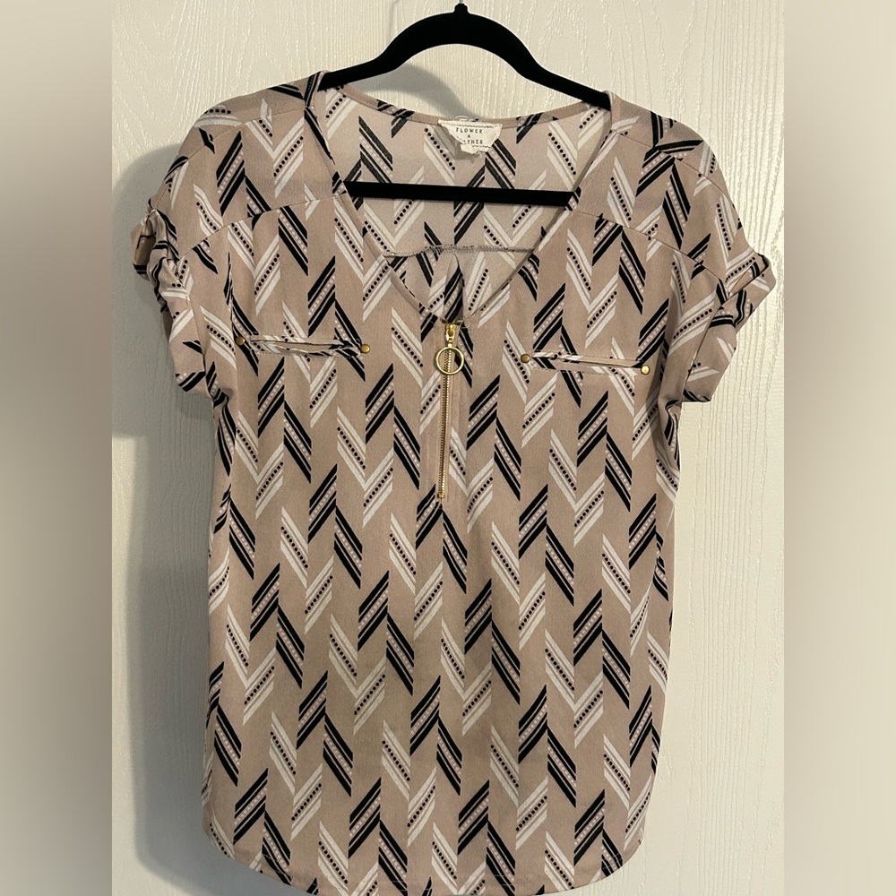 Flower & Feather | Beige and Black Chevron Blouse | Size Medium